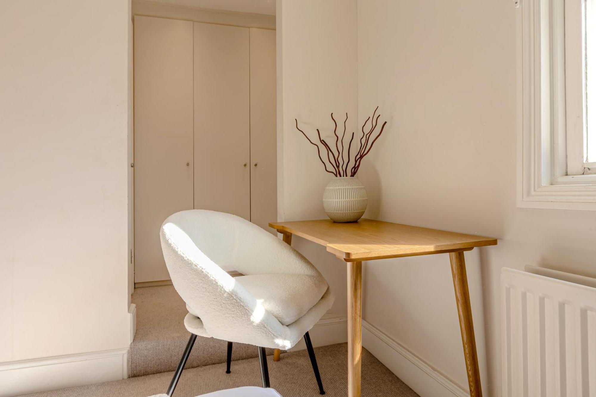 Normand Gardens, Greyhound Road, W14 9sb * Londres