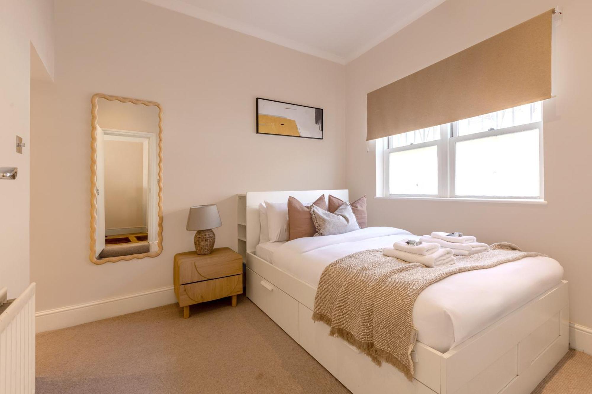 Normand Gardens, Greyhound Road, W14 9sb Londres