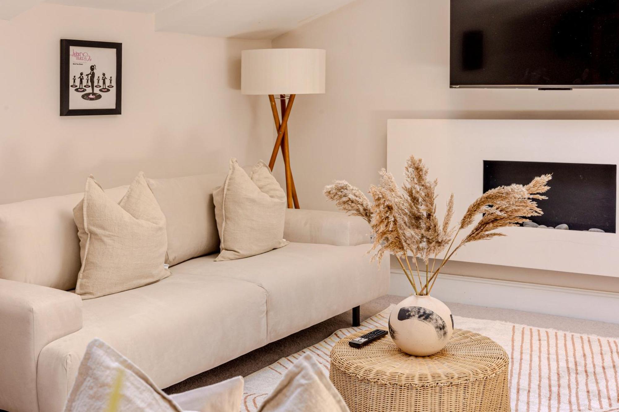 Normand Gardens, Greyhound Road, W14 9sb * Londres